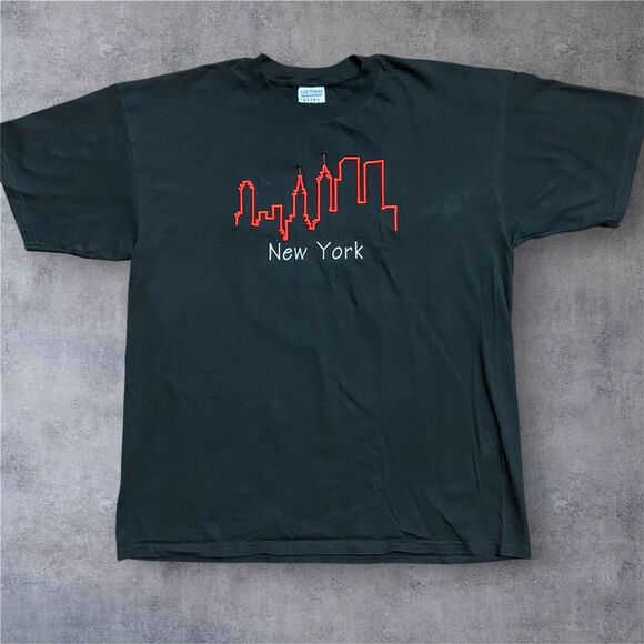 Gildan Vintage Y2K New York City Skyline Black Red Embroidered Tee Men's XL - Picture 1 of 7